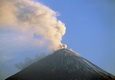 Вулкан Шивелуч выбросил парогазовый столб с пеплом на высоту до 5,5 км