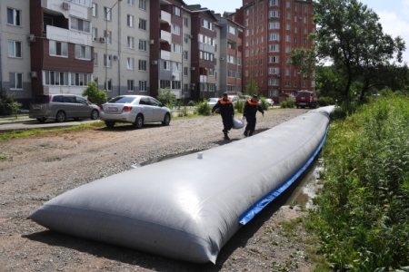Иркутск ставит дополнительные дамбы из-за подъема воды в реке Иркут