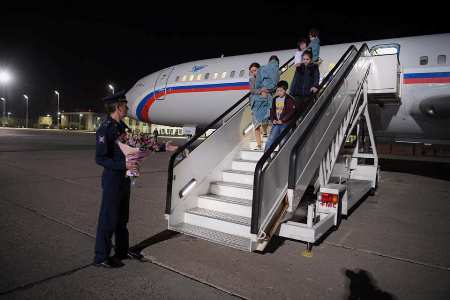 Кузнецова: самолет с русскими детьми из Сирии прибыл в Москву