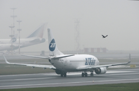 Аэропорт Усинска третьи сутки закрыт после аварийной посадки самолета
