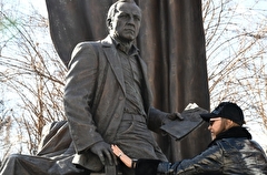 Памятник артисту Михаилу Ульянову открыли в Москве
