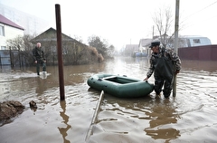 Свыше 40 домов подтоплены в Илекском районе Оренбуржья, куда идет волна паводка