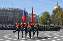 Парад Победы с участием более 4 тыс. военнослужащих прошел в Петербурге