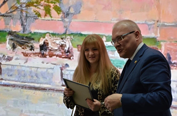 Кировский губернатор подарил экскурсию по региону юбилейному посетителю экспозиции на ВДНХ