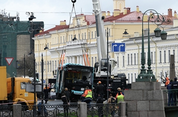 В Петербурге задержан начальник автоколонны, автобус которой упал в реку