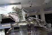 Памятник Ермаку открыт в новосибирском аэропорту "Толмачево"