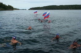 Российских пловцов, преодолевших 100 км в Советско-Гаванском заливе, сопровождала стая косаток