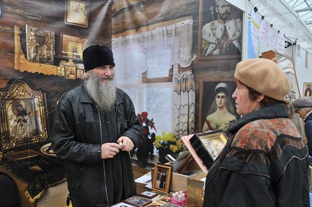 Около 11 тыс. человек посетили международную православную выставку-ярмарку "Мир и Клир" в Калуге