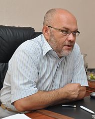 Министр образования и науки Астраханской области В.Гутман: "С 1 сентября мы увязываем премиальную часть зарплаты руководителей с независимой оценкой их деятельности"