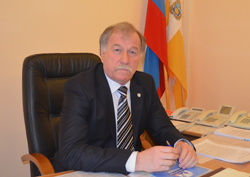 Первый зампредседателя правительства Ставрополья Н.Великдань: "Край стремится повторить рекорд по сбору урожая зерна"