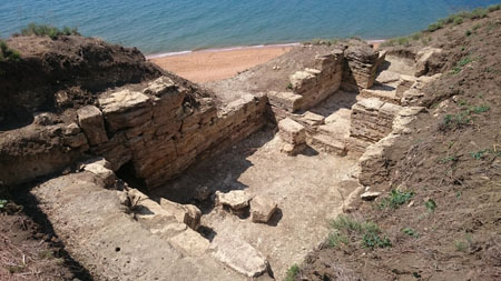 Три разграбленных сарматских склепа нашли археологи в Восточном Крыму
