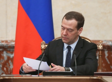 Медведев предложил поднять уровень МРОТ до прожиточного минимума в РФ