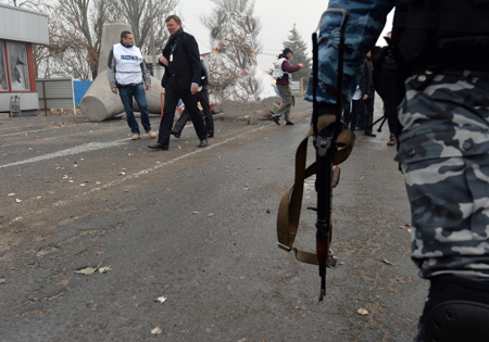 Шесть полицейских ранены при пресечении проникновения в Грозный двух вооруженных людей