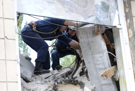 Под завалами обрушевшегося дома в Междуреченске найдено тело женщины
