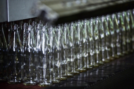 Около 5 тыс. бутылок с контрафактным алкоголем изъято у жителя Тюмени