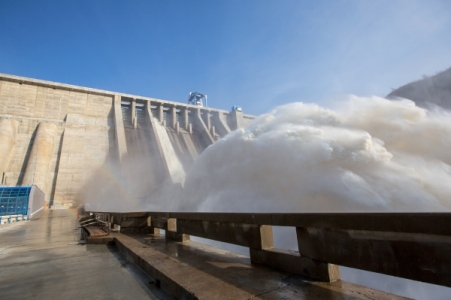 Бурейская ГЭС начала холостые сбросы из-за большого притока воды