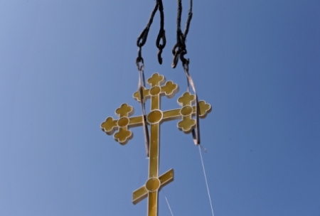 Православный крест установили на месте крушения Ил-76 в Иркутской области