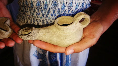 Археологи обнаружили в Крыму древний светильник в виде пениса