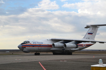 Двух тяжелобольных детей доставил самолет МЧС в Москву из Ингушетии