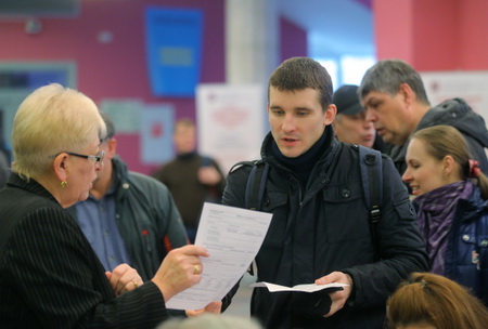 Количество зарегистрированных безработных в Крыму за год снизилось на 41%