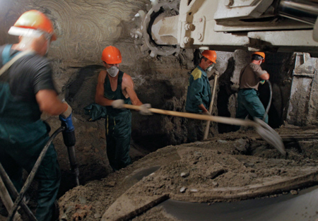 Построена половина тоннелей на участке столичного метро "Раменки" - "Рассказовка"