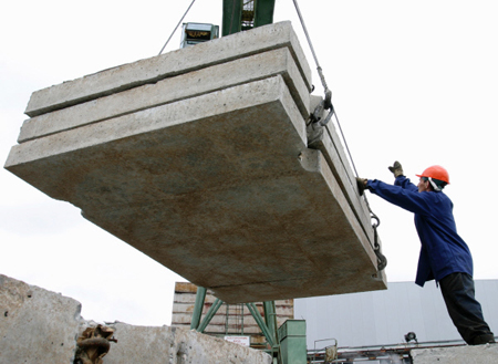Более 80 панельных домов новых серий построят в Москве за 2,5 года