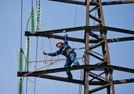 Восстановлено электроснабжение в пострадавших от обрыва проводов районах Сахалина