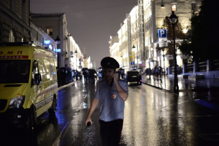 Все заложники из банка в центре Москвы освобождены,захватчик сдался полиции