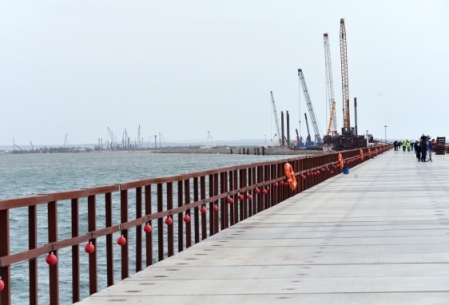 Медведев: открытие Керченского моста поможет снижению цен на товары в Крыму