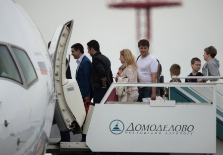 Два самолета из-за погодных условий вместо "Внуково" сели в "Домодедово"