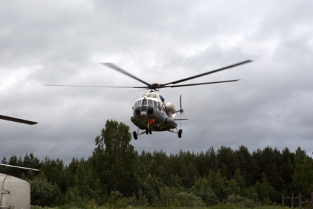 Вертолет МЧС эвакуировал женщин и больных из затопленного приморского села