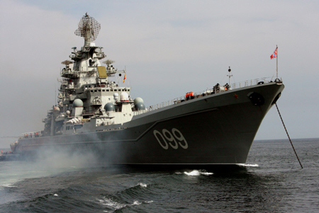 Учения разнородных сил Северного флота возглавил крейсер "Пётр Великий"