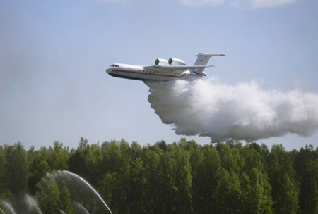 Самолет-амфибия МЧС России вылетел из Хабаровска для помощи в тушении природных пожаров в Сибири