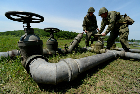 Сложную систему трубопроводов для хищения нефти обнаружили на Кубани