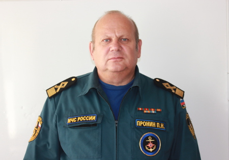 Главный госинспектор Ульяновской области по маломерным судам П.Пронин: "Безопасный лед должен быть толщиной не менее 15 сантиметров"
