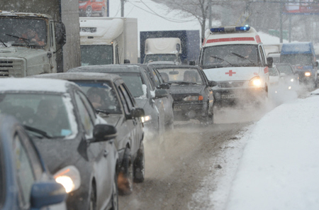 Из-за непогоды затруднено автомобильное движение в Нижнем Новгороде