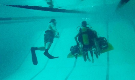 На коляске под водой