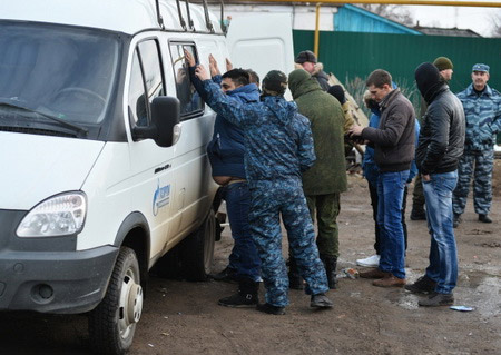 12 подозреваемых в вербовке в интересах террористической организации задержаны в Москве