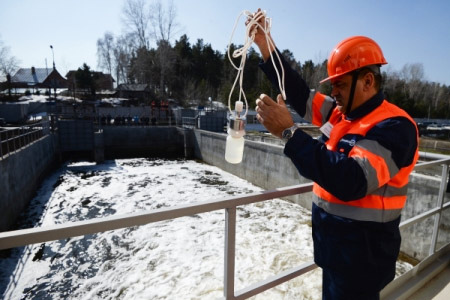Жителям Курганской области запретили пользоваться водой из загрязненной реки Теча