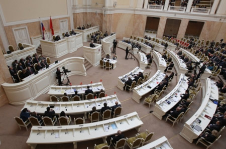 Парламент Петербурга просит наказать участников акции против передачи Исаакия РПЦ