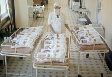 Десятки отказов от новорожденных предотвращены в Астраханской области благодаря профилактическим программам