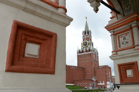 Выход посетителей Кремля на Красную площадь через Спасские ворота будет закрыт до 9 апреля