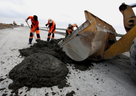 Генподрядчик строительства взлетно-посадочной полосы аэропорта "Байкал" приступил к укладке бетона