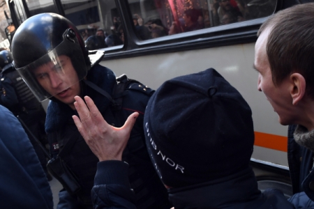 Полиция предотвратила нарушение порядка во время несанкционированной акции в Петербурге