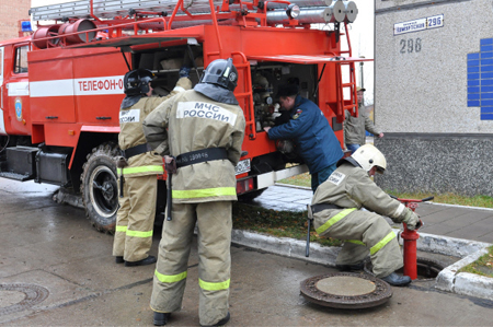 Свыше 5 тыс. жилых домов в Красноярском крае и Иркутской области уберегли от пожаров спасатели МЧС