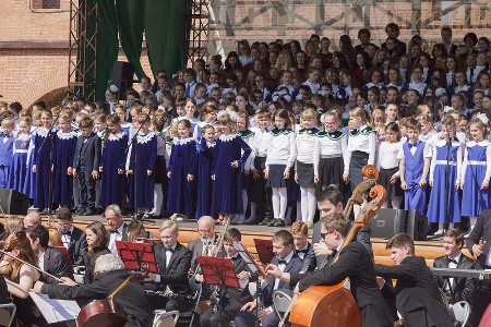 Сводный хор из 500 человек выступил в День славянской письменности в кремле Тулы