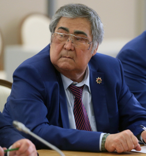 Губернатор Тулеев не писал заявление об отставке