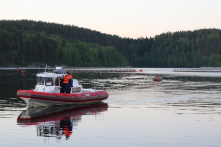 Более 220 кв. км обследовано в поисках подростков, перевернувшихся на лодке в Карелии