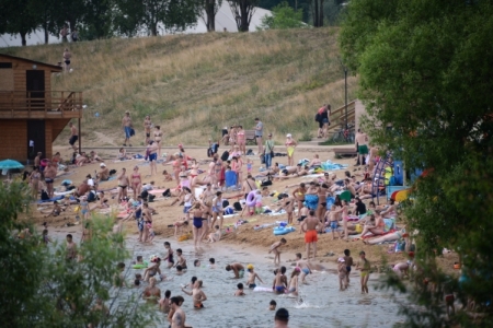 Роспотребнадзор по-прежнему разрешает купание только на шести московских пляжах
