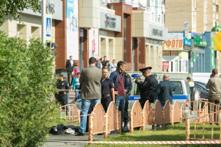 Напавший с ножом на жителей Сургута ликвидирован после предупредительного выстрела в воздух